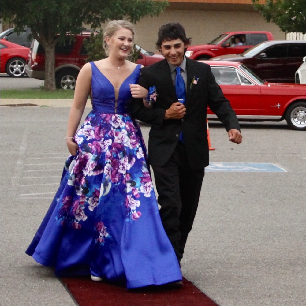 Sherri Hill Prom Dress - Picture 2 of 3